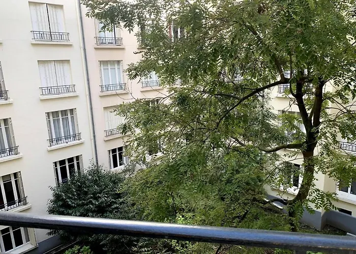 De Charme Tour Eiffel 아파트 *